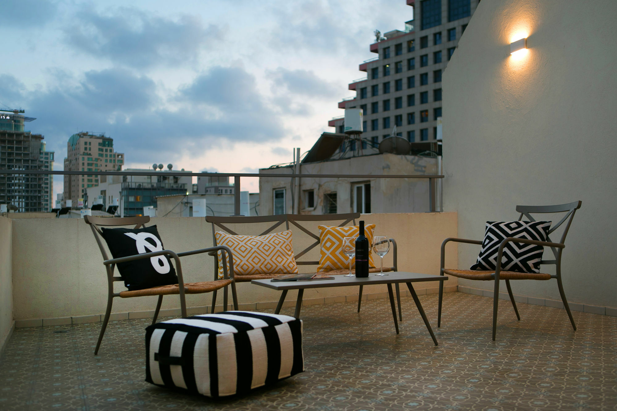 K Suites Tlv By The Beach Tel Aviv Eksteriør bilde